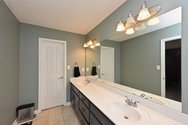 Building Photo - Show-Stopping Rental Home – A Rare Find wi...