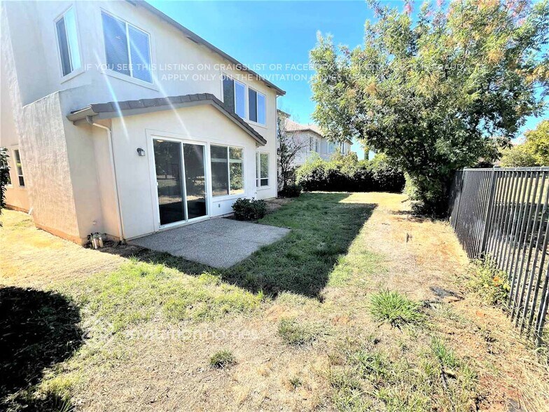 Building Photo - 1752 Langholm Way