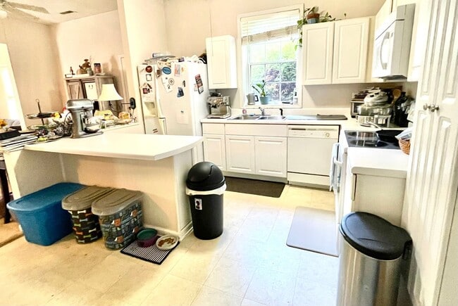 Building Photo - Available for the 2026-2027 lease term.