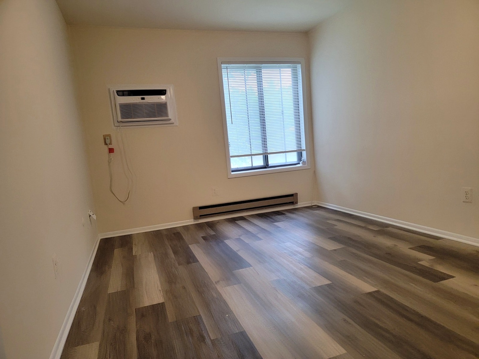 Building Photo - 117 Amberly Dr