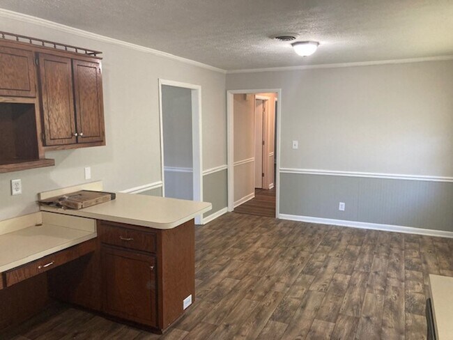 Building Photo - COMING SOON  3BR/21.5BA-1500 SF - Fenced yard