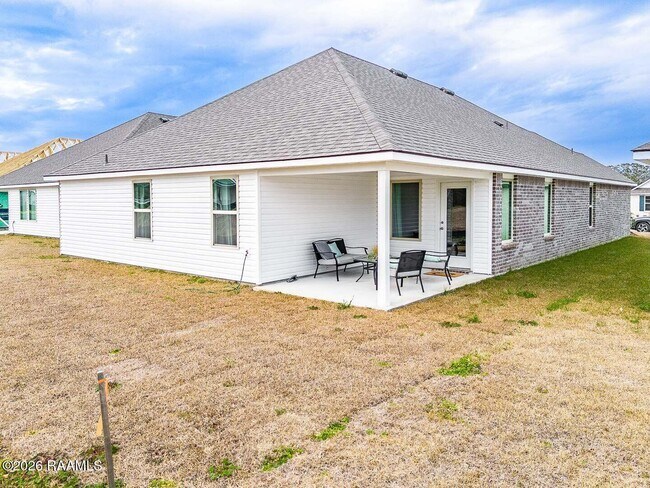 Building Photo - 125 Lake Ridge Dr