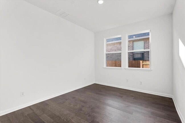 Building Photo - 133 Grn Knl Ln