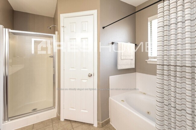 Building Photo - 130 Price Cir