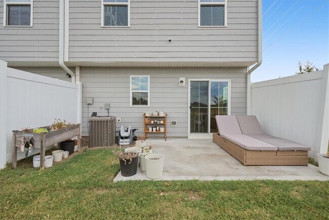 Building Photo - 218 Deermont Dr