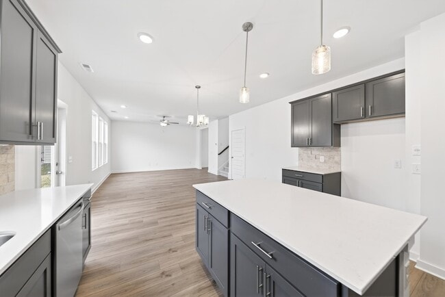 Building Photo - 7060 Sutton Dr