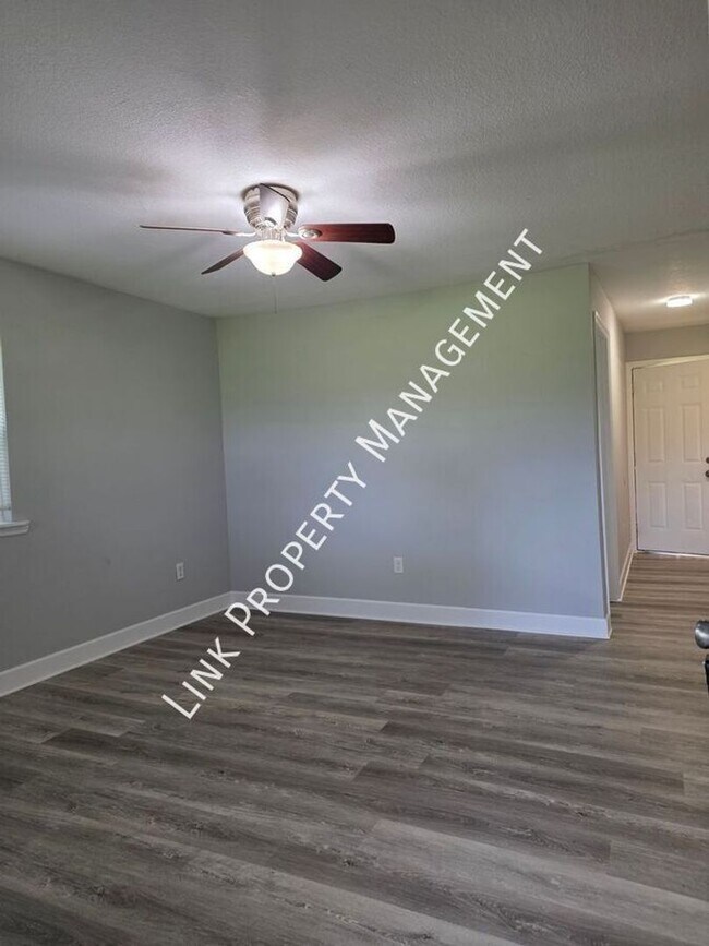Building Photo - Don't Miss this 3BR/2BA Home with Large Detached Garage & Huge Backyard and Deck