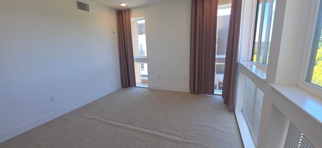 Building Photo - Luxury New Build with 2 En-Suites | Quartz Kitchen | Prime Fremont Location