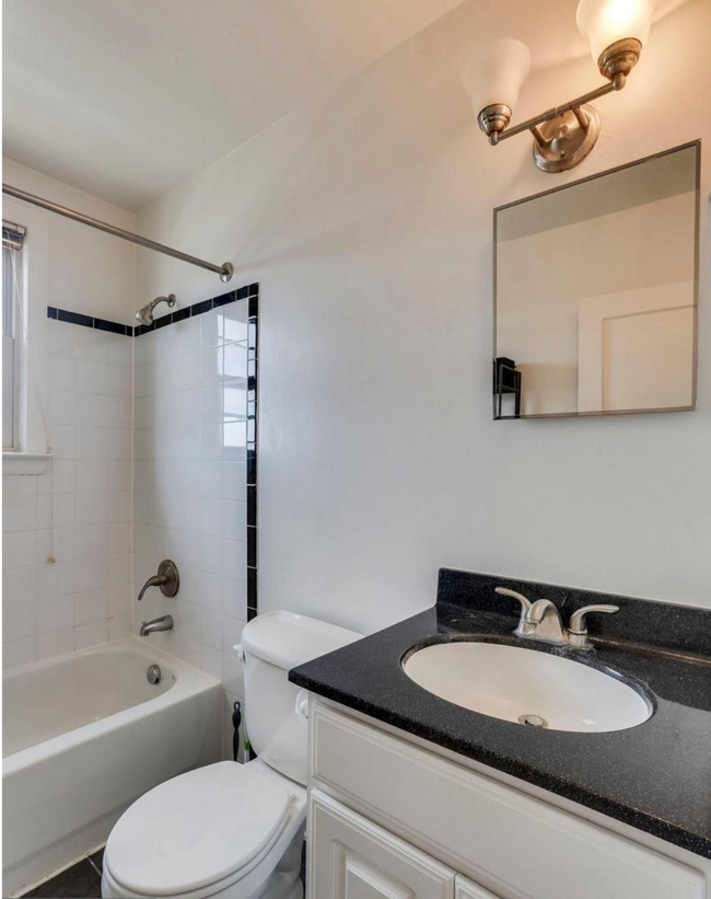 Building Photo - Beautifully Renovated 1BR, 1 Bath Apt in B...