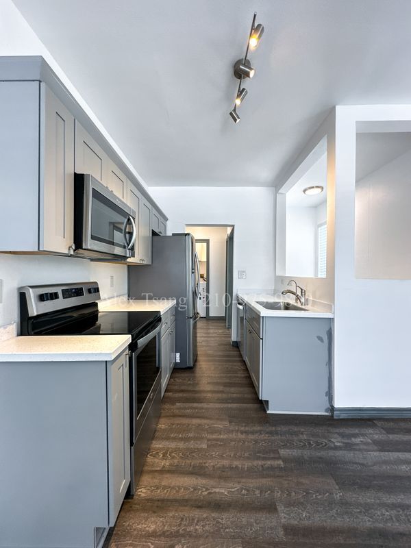 Building Photo - 802 Montana St