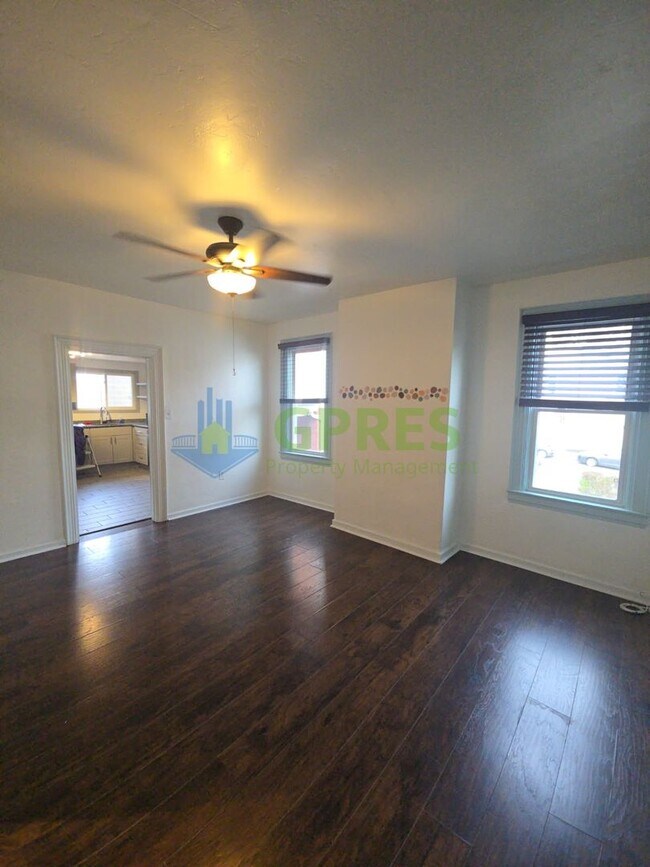 Building Photo - 119 E Sherman St