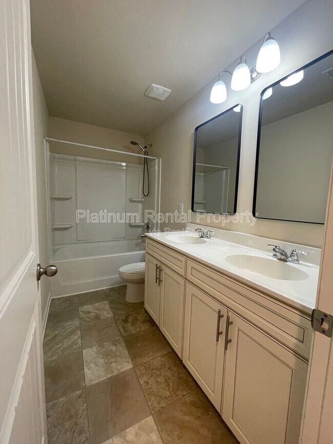 Building Photo - 4425 Huron Dr