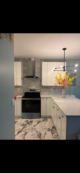 Building Photo - 4560 Persian Trl