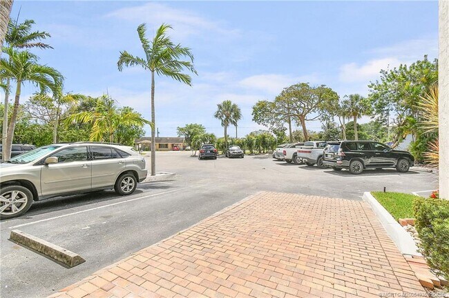 Building Photo - 3129 SE Indian St