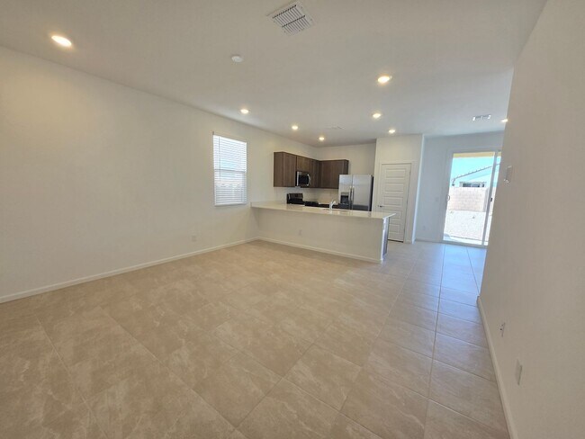 Building Photo - 3 Bedroom 2 Bathroom BELLA VISTA FARMS PRE...