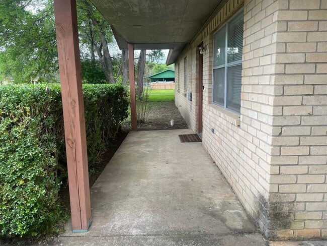 Building Photo - 413 Magnolia St