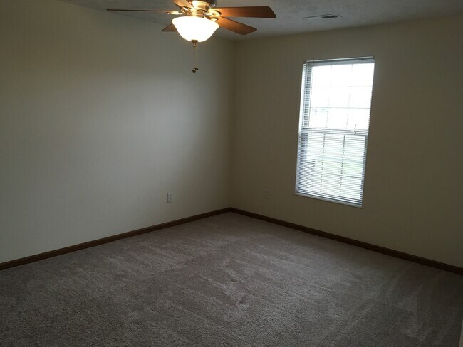 Building Photo - 2207 Shamrock Ln