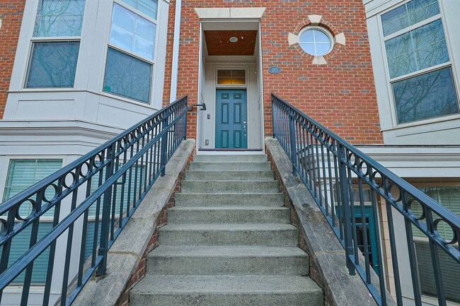 Building Photo - 215 Stetson St