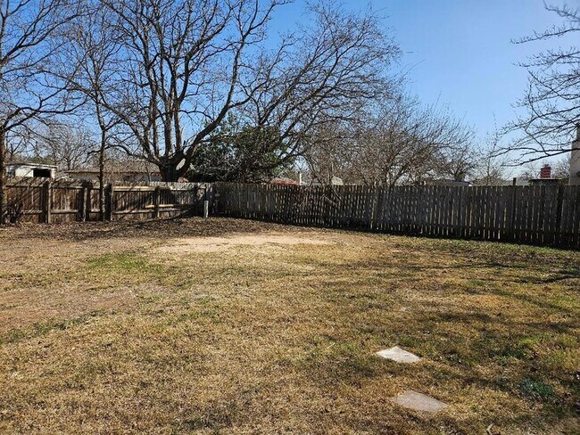 Building Photo - 1511 W Mesa Park Dr