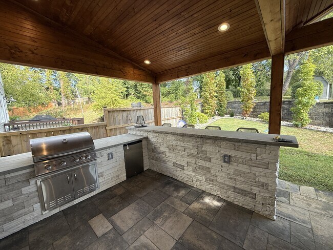 Building Photo - 2417B Porter Rd