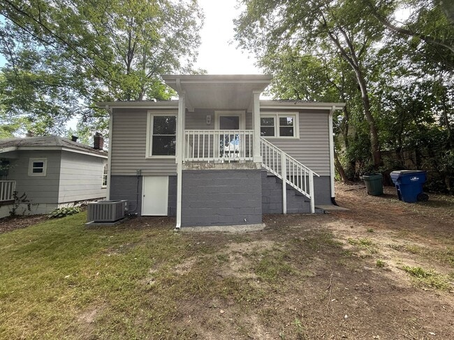 Building Photo - Newly Remodeled 2BD, 1BA Downtown Raleigh ...