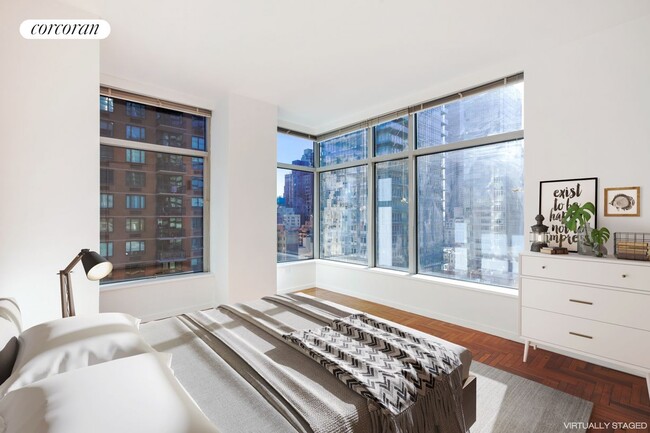 Building Photo - 250 E 54th St