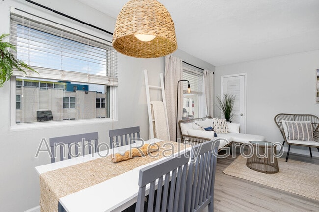 Building Photo - 909 Pacific Ave