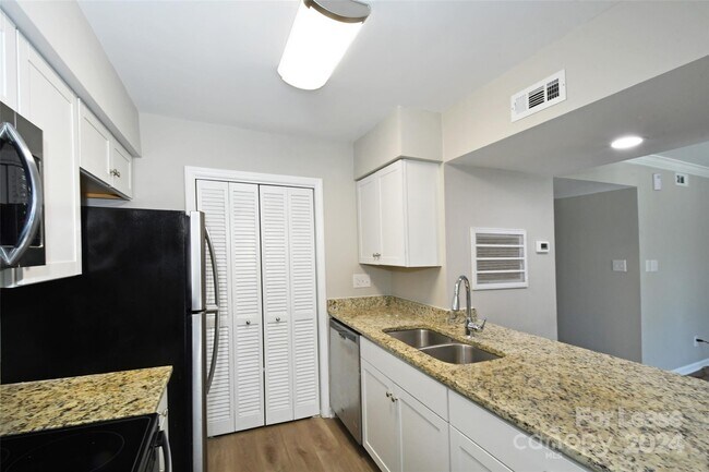 Building Photo - 11185 Harrowfield Rd