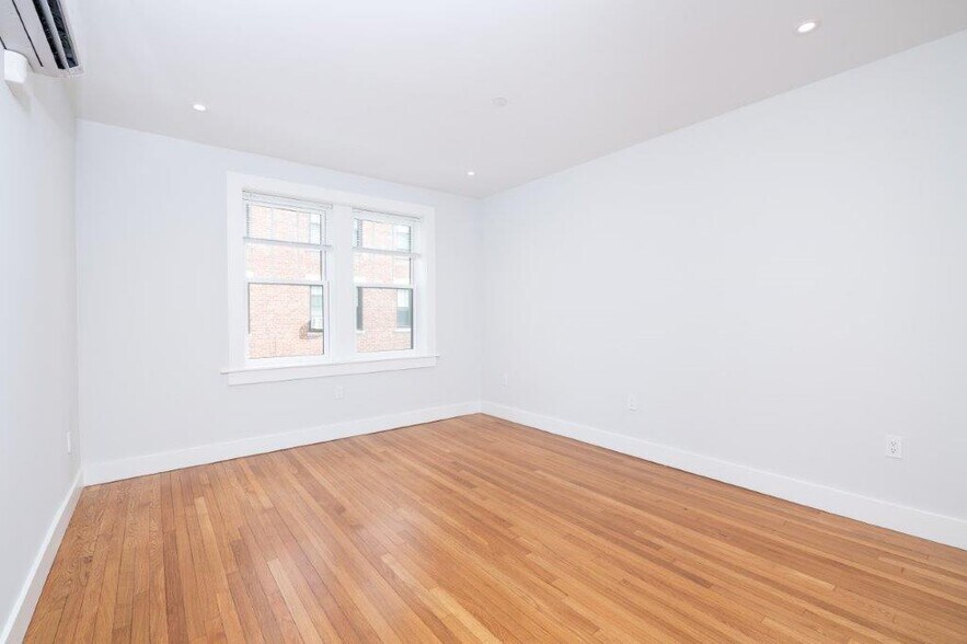 Building Photo - 15A Forest St