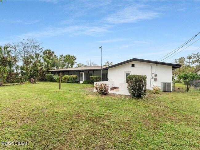 Building Photo - 879 Ponderosa Dr