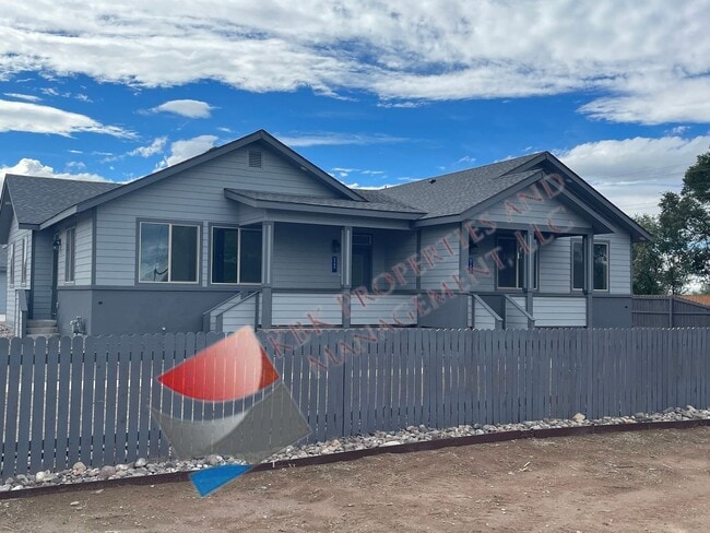 Building Photo - 1703 Ross Ave