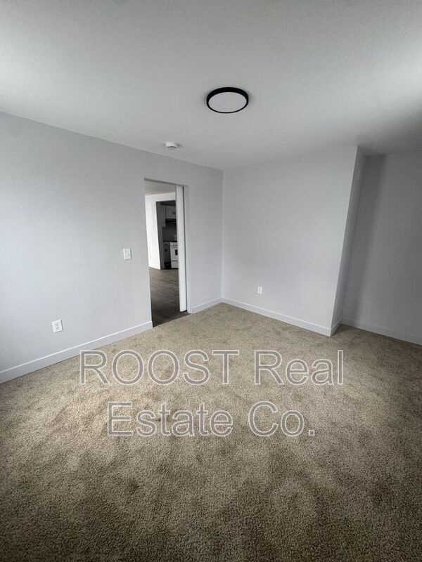 Building Photo - 908 John St