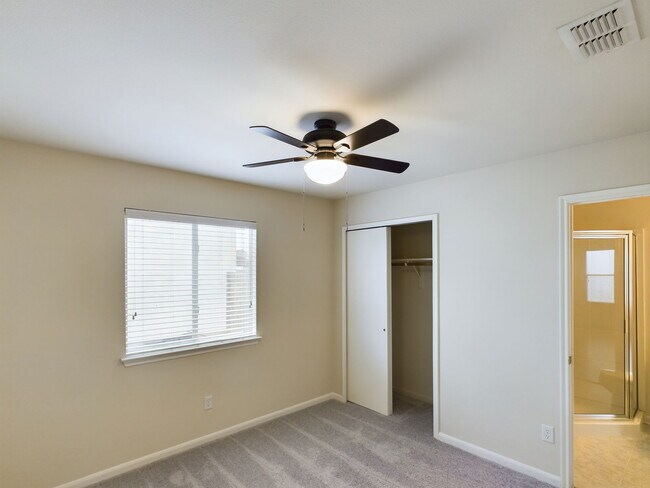 Building Photo - 15123 Meredith Ln