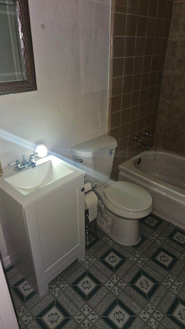 Building Photo - Two Bed One Bath Home with Shed and large backyard and large Driveway.