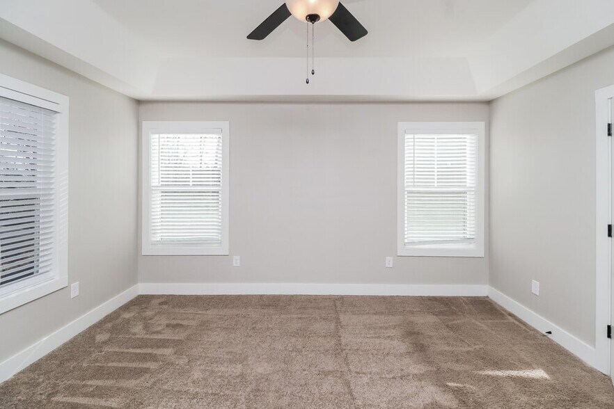 Building Photo - 528 Hillandale St NE