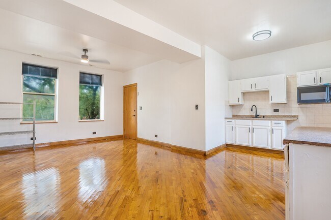 Building Photo - 1301 50th Ct