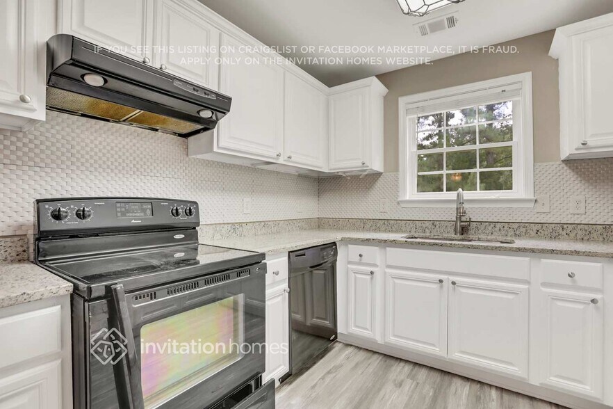 Building Photo - 6390 Ashdale Dr