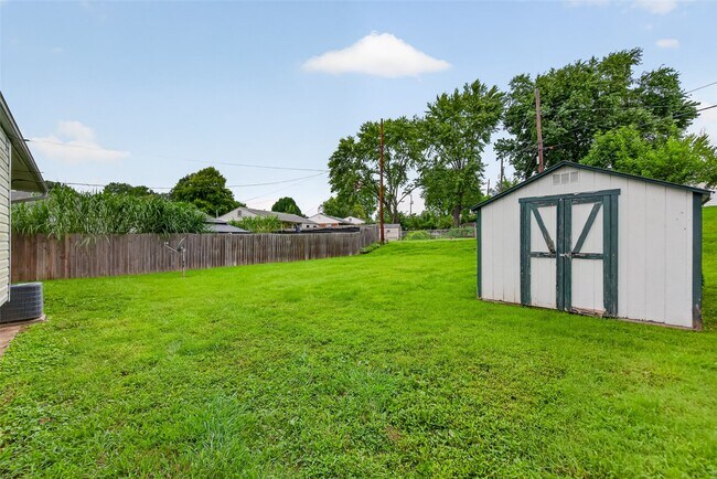 Building Photo - 45 Barton Pl