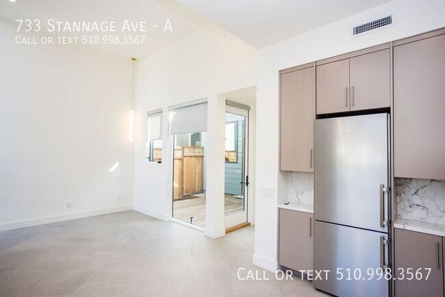 Building Photo - 733 Stannage Ave