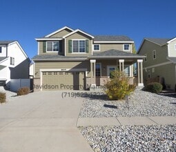 Building Photo - Beautiful 3-Bedroom House in Eastern Color...