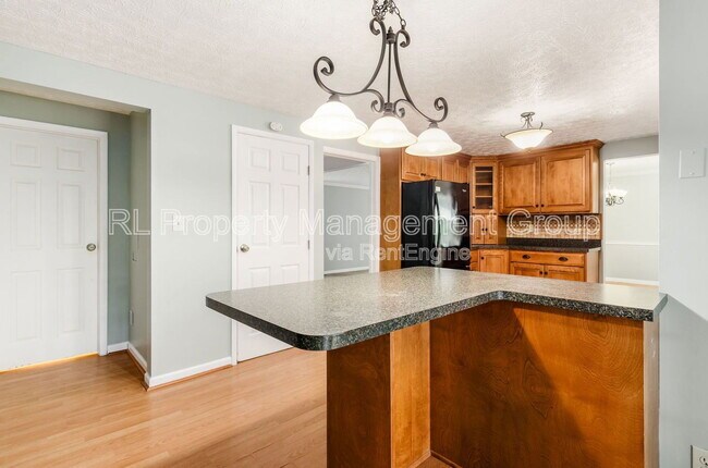 Building Photo - 66 Haddam Pl E