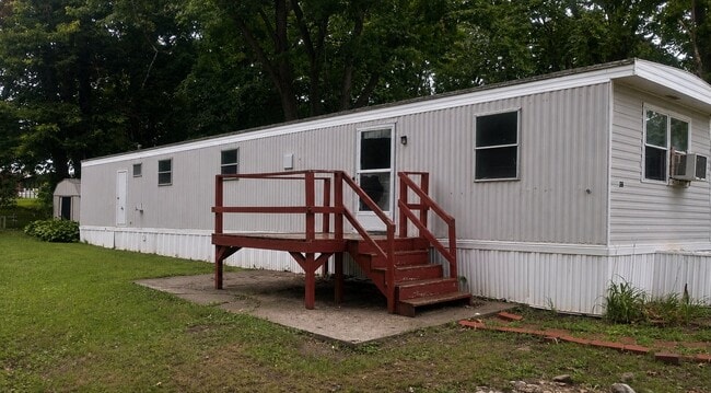 Building Photo - 1100 W Locust St