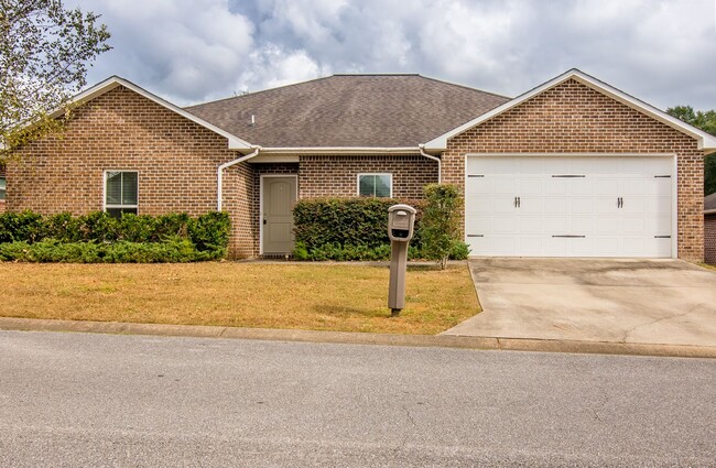 Building Photo - 4 bedroom / 3 bath in Crestview. SOUTH of ...