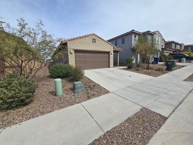 Building Photo - Like-New Home in Southeast Tucson’s Most Desirable Neighborhood!