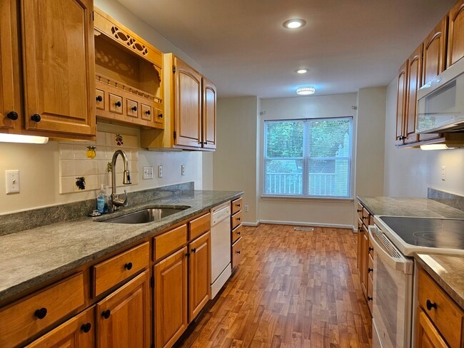 Building Photo - 602 Mockingbird Way
