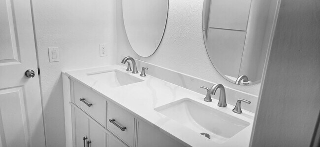 Building Photo - 48875 Gosden Ct