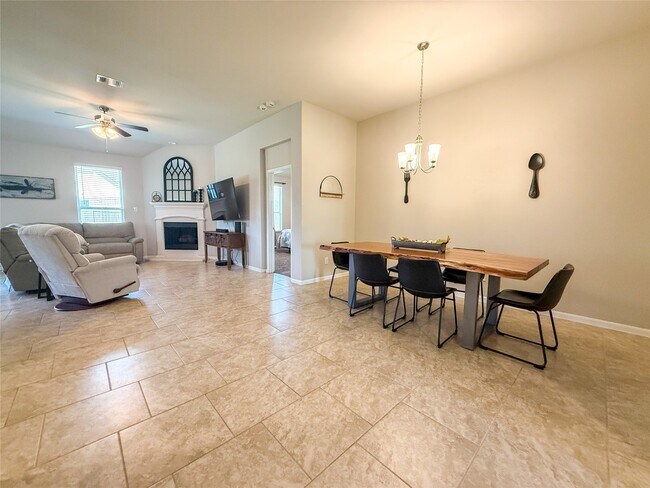 Building Photo - 2513 Kaman Ln