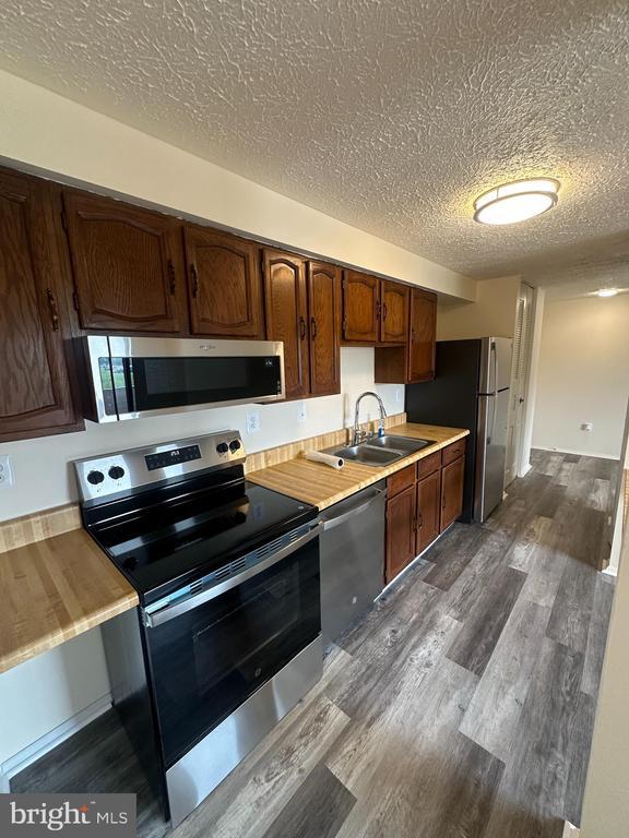 Building Photo - 550 Heather Ridge Dr