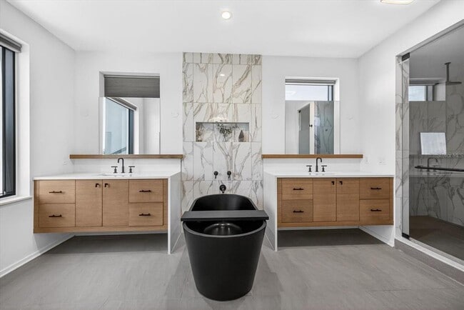 Building Photo - 94 W Davis Blvd