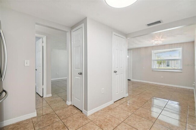 Building Photo - 3600 Umber Rd